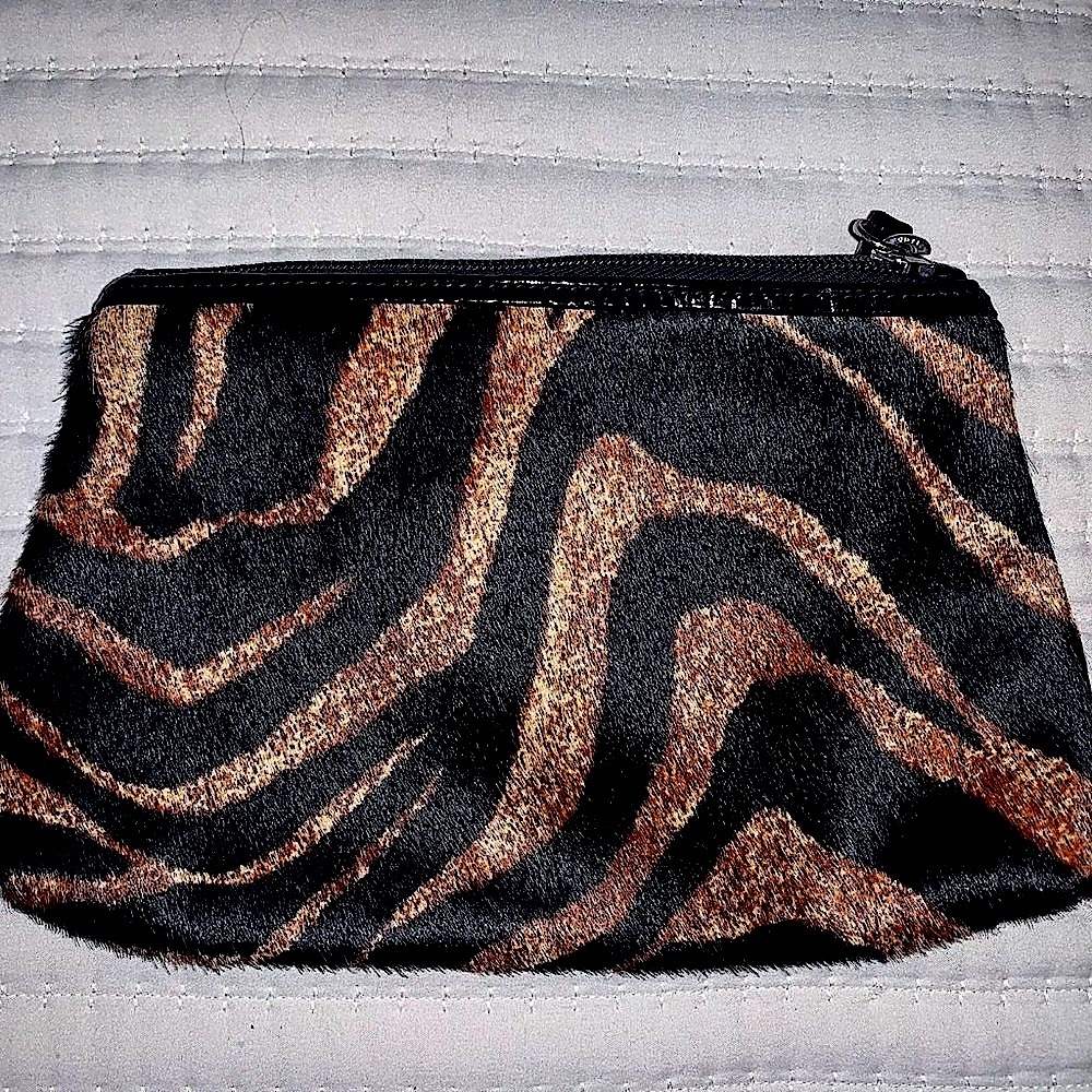 NORDSTROM brand animal print zipper clutch handbag (pre-owned) excellent cond!